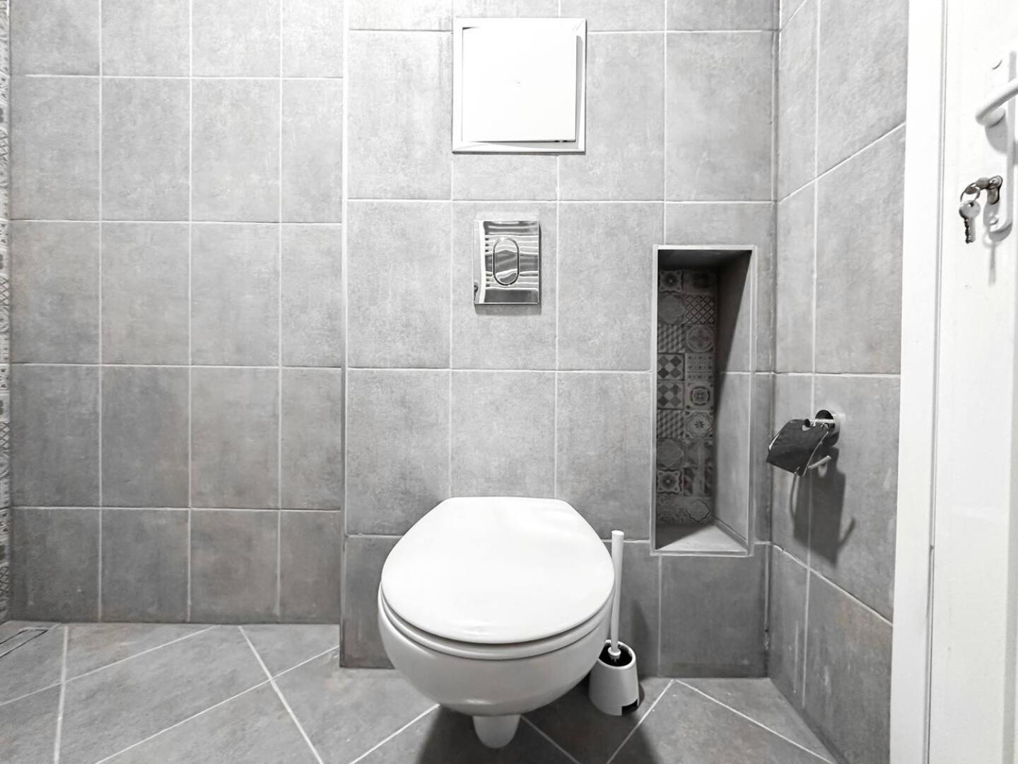 6 Studios 6 Bathrooms 2 Levels Kitchens Sofía Exterior foto