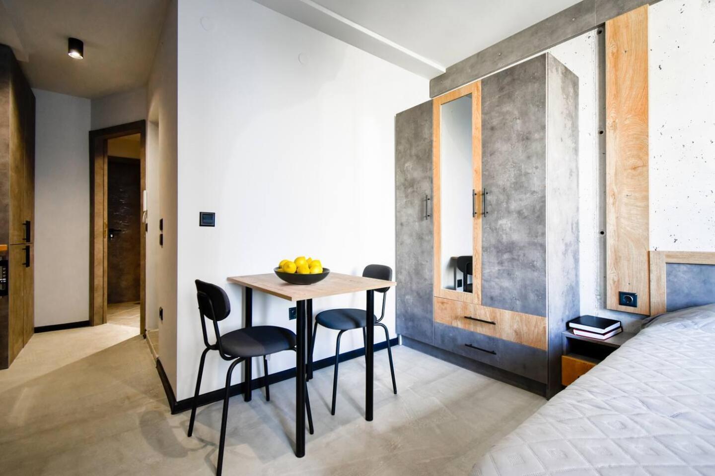6 Studios 6 Bathrooms 2 Levels Kitchens Sofía Exterior foto